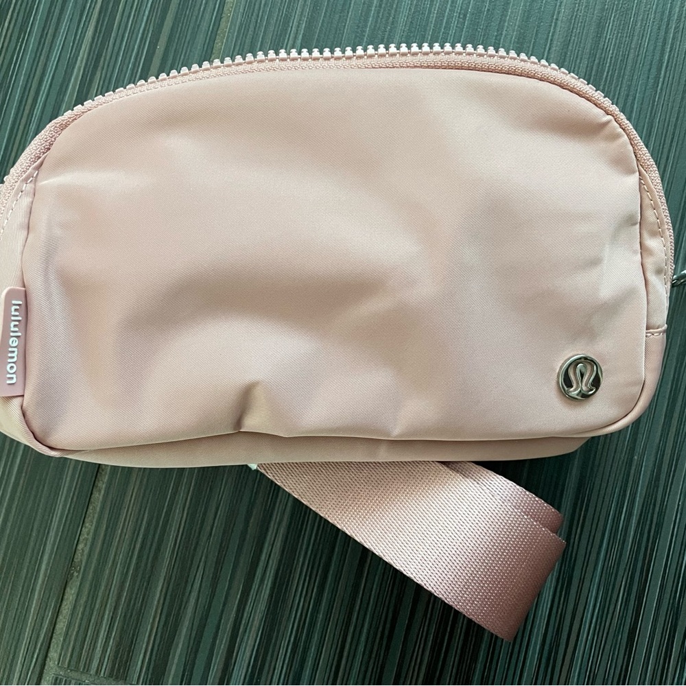 Lululemon Everywhere Belt Bag (Pink Pastel) - NEW